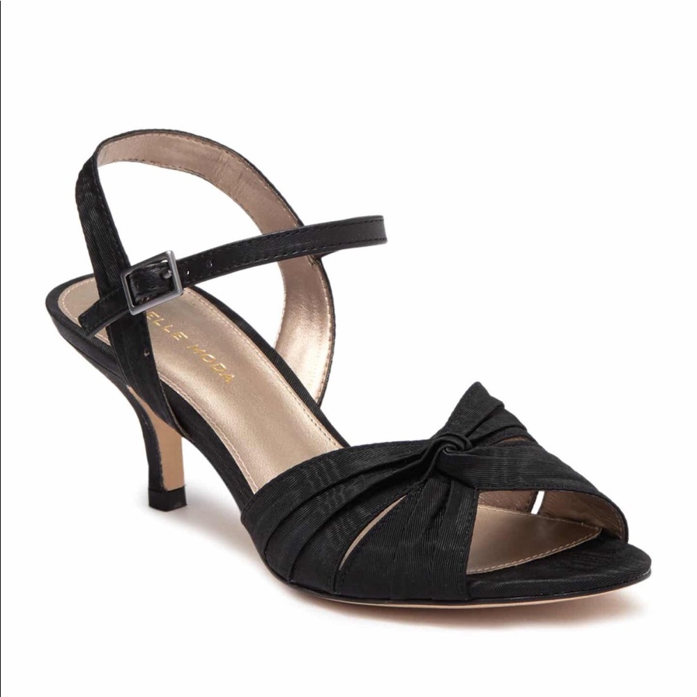 NWOB Pelle Moda Iliza black kitten heel sandals